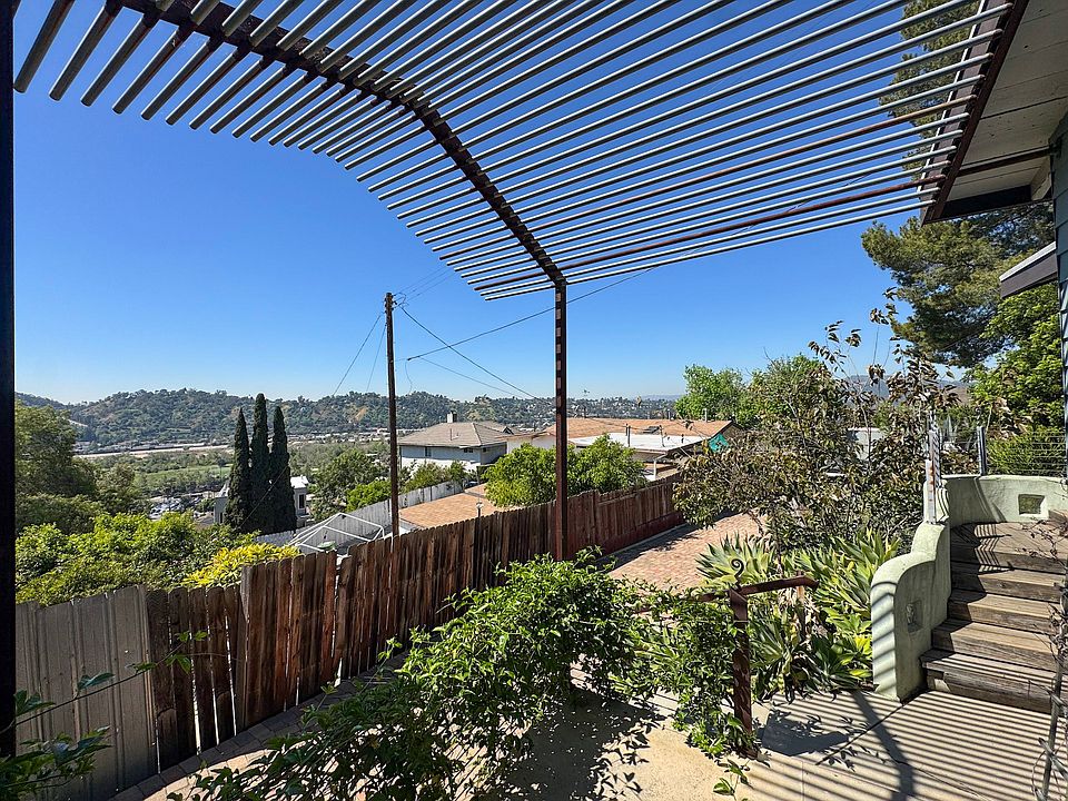 2nd image of 3050 Knob Dr