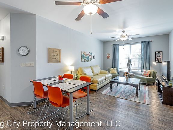 5th image of 910 E 8th St #11588138