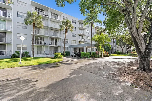470 Executive Center Dr Photo 1