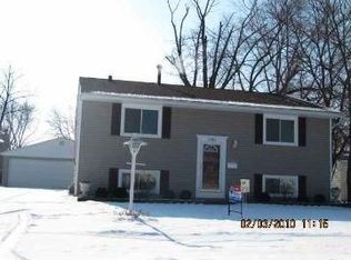 5010 45th Avenue Ct, Moline, IL 61265