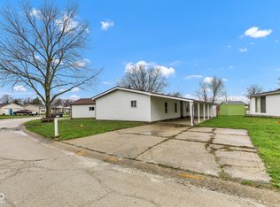 93 Fountain Lake Dr, Greenfield, IN