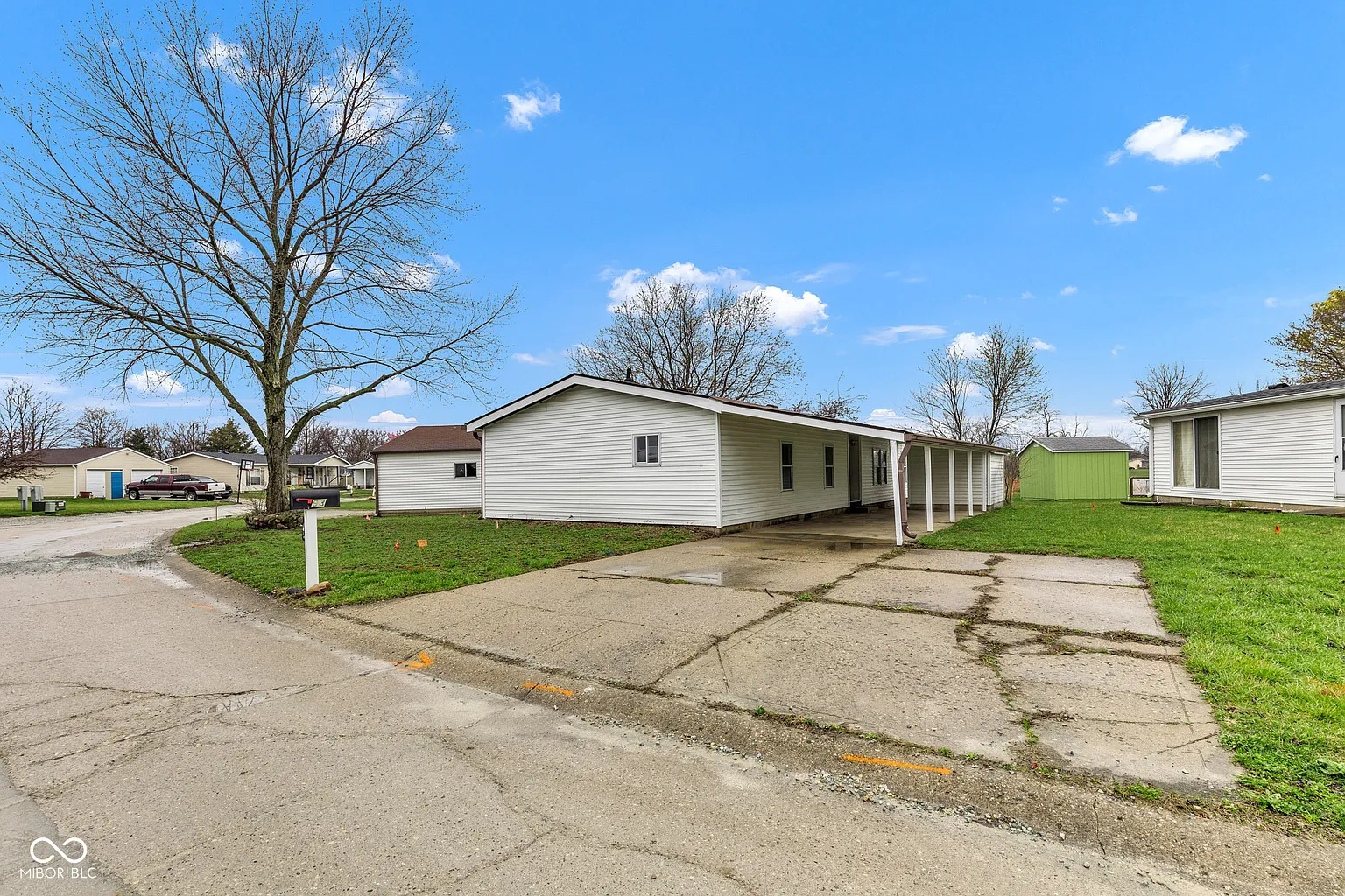 93 Fountain Lake Dr photo 1