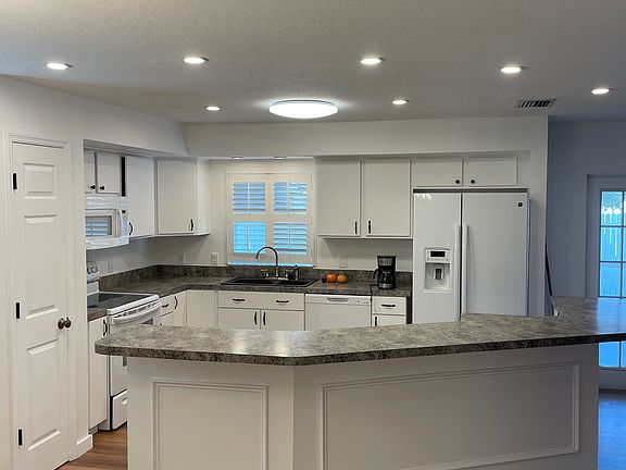 3rd image of 3120 W Hartnett Ave
