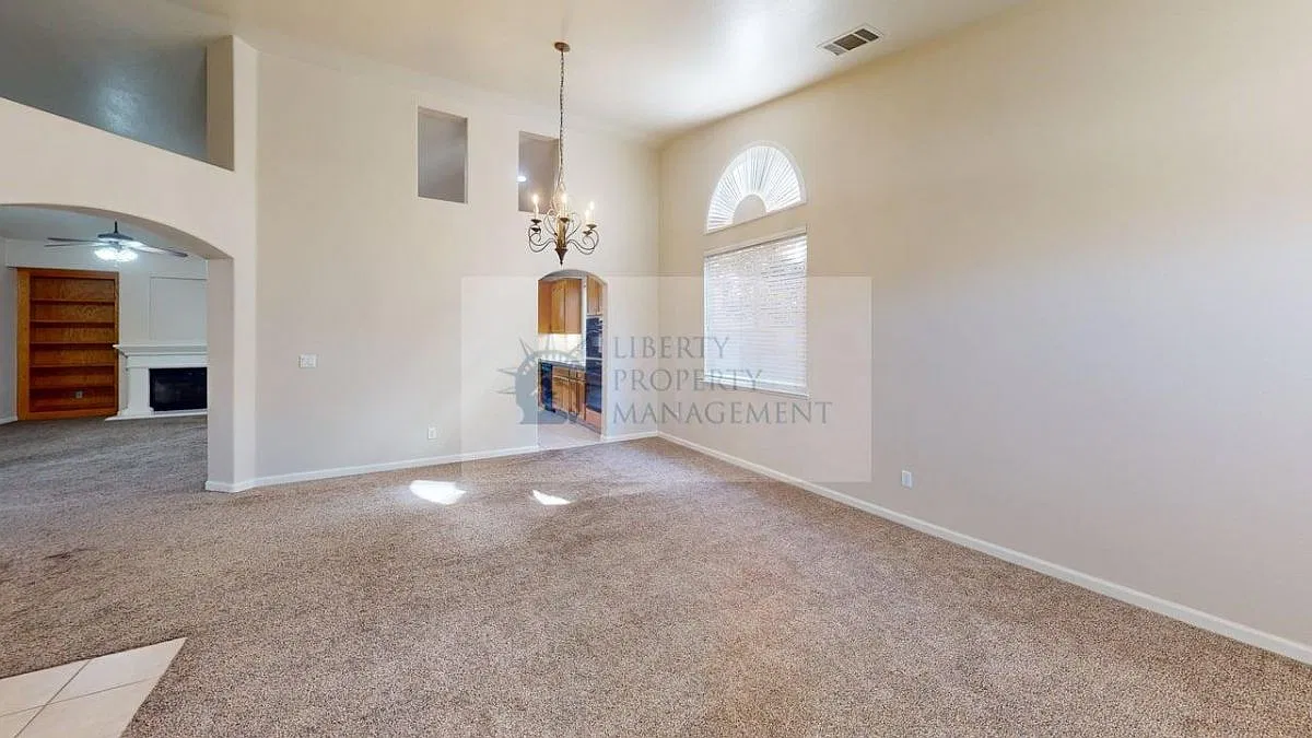 3 bed, 2238 sqft, $3,195 — Photo 4