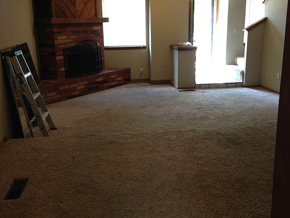 Large Living w/ Fireplace