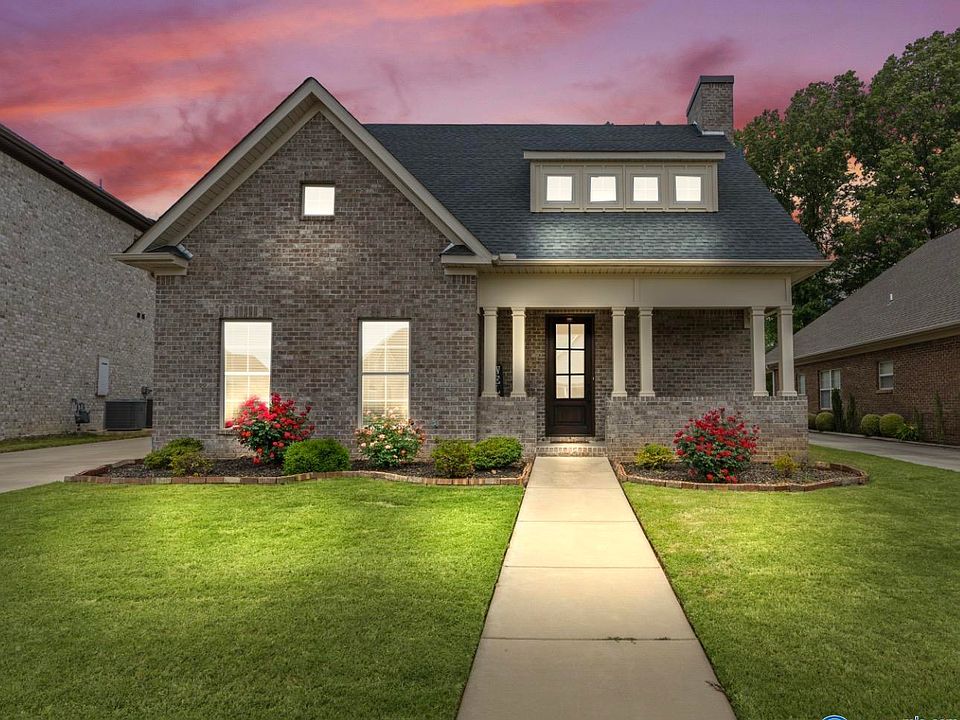 1st image of 2027 Sarah Ln