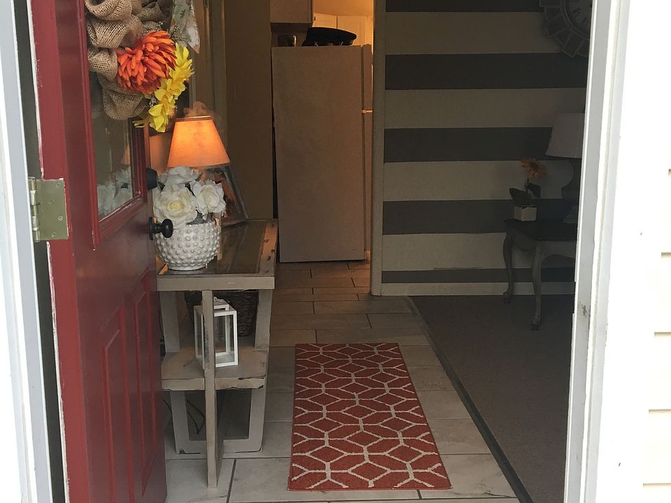 2nd image of 4005 Gloucester Dr