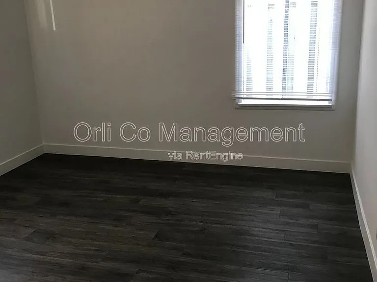 6500 Balboa Blvd — Photo 7