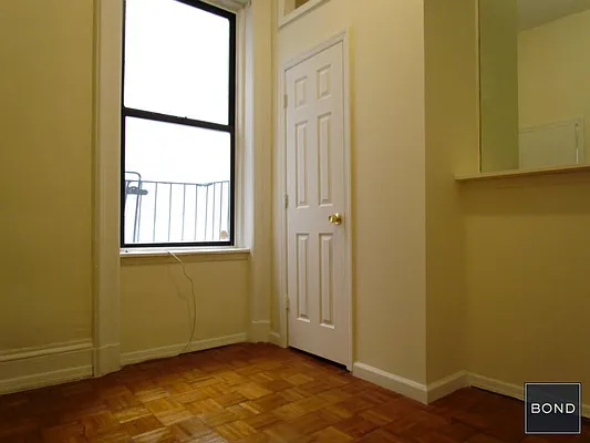 Rented by Bond New York | media 22