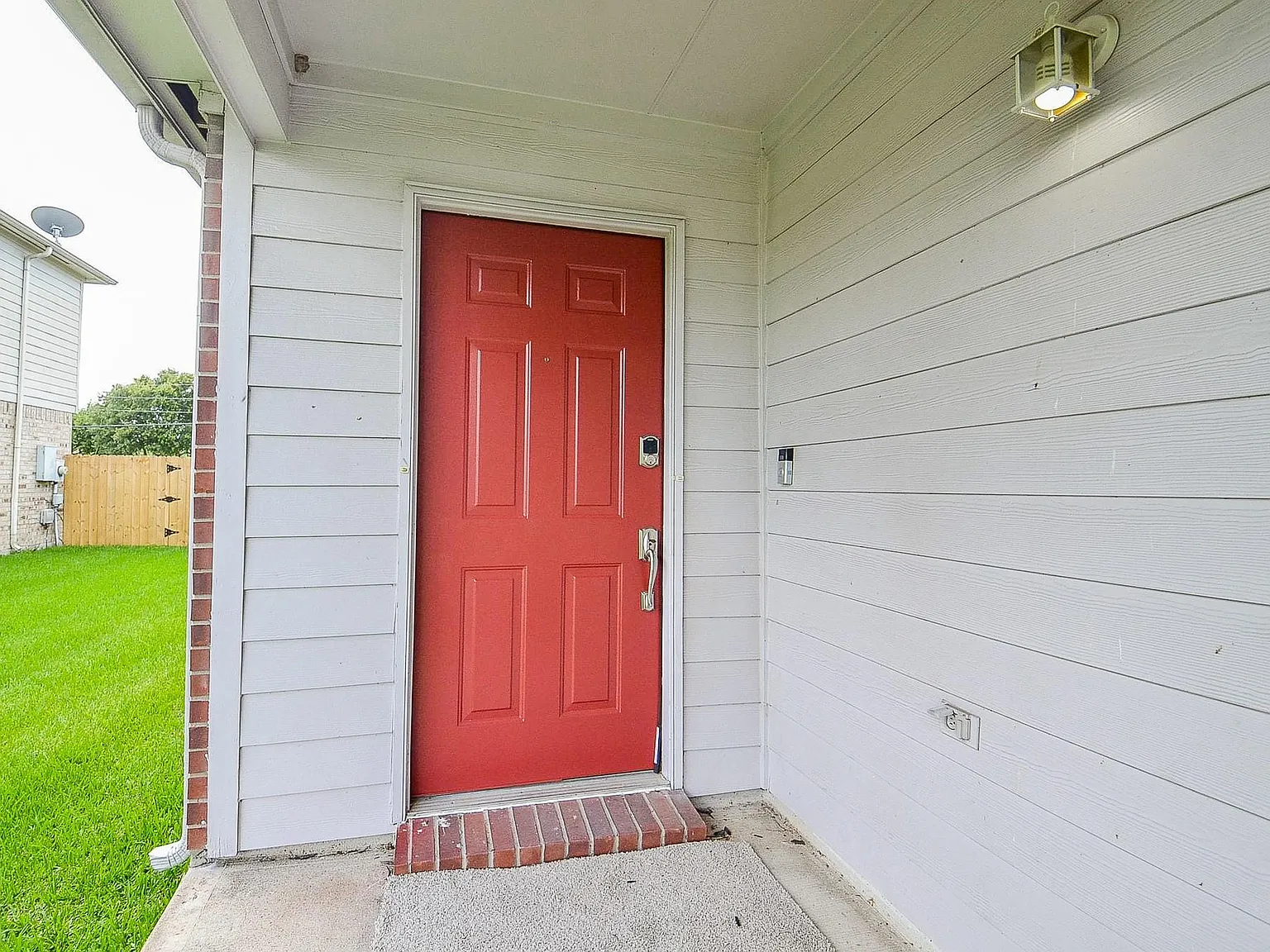 3 bed, 2.0 bath, 1722 sqft, $1,999 — Photo 4