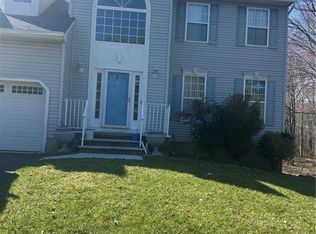 17 Heritage Dr, South River, NJ 08882