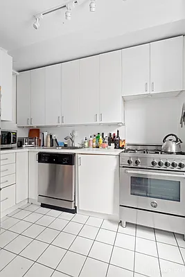 Rented by Halstead Real Estate | media 4