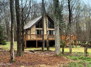1022 Teakwood Dr, Newfoundland, PA 18445