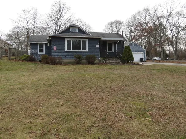 144 Swezey Ln, Middle Island, NY 11953