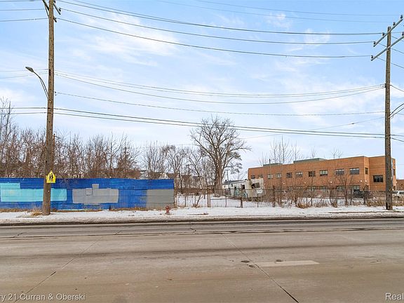 5th image of 8312 Conant St