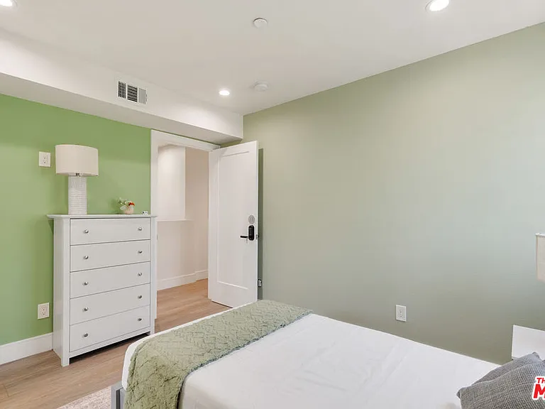 1341 N Mariposa Ave — Photo 50