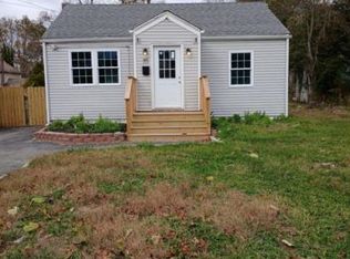 49 Swezey St, Patchogue, NY 11772