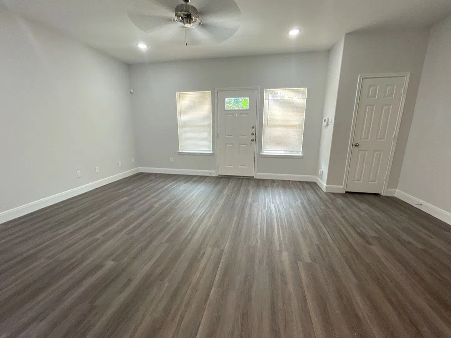 1029 Calvin Ave — Photo 4