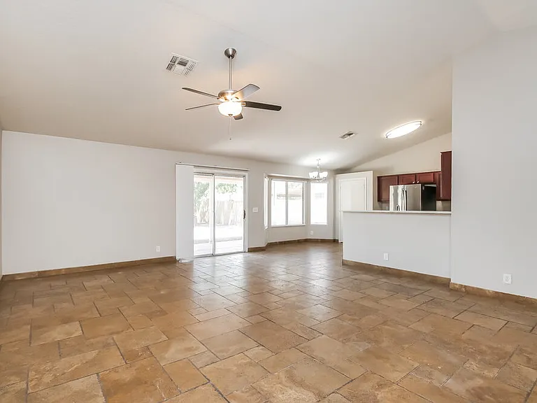 1042 S Canal Dr — Photo 4