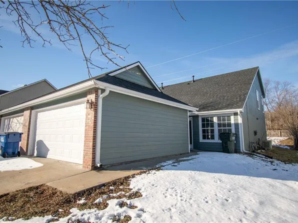 415/417 N John Doy Ct, Lawrence, KS 66049