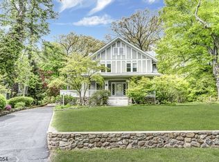 11 Oak Ln, Mountain Lakes, NJ 07046