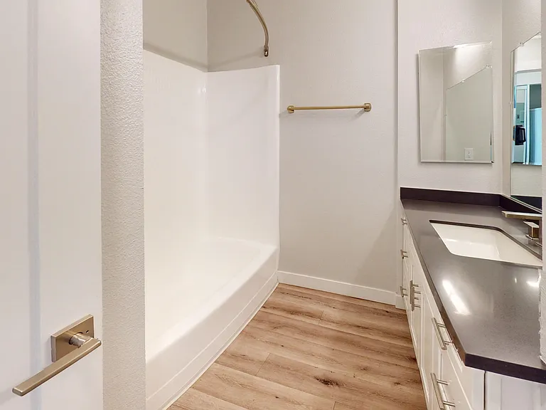 Charter Oaks Apartments — Photo 18