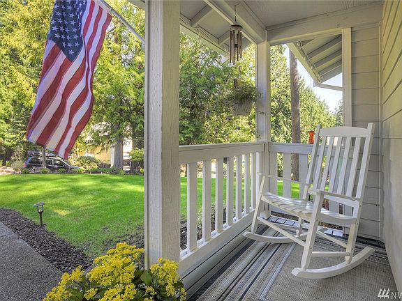 4th image of 3821 NE Ambleside Ln