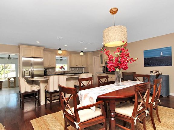 3rd image of 8443 Flagstone Dr