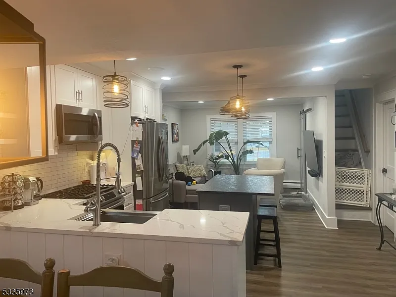 3 bed, 2.0 bath, $3,500 — Photo 3