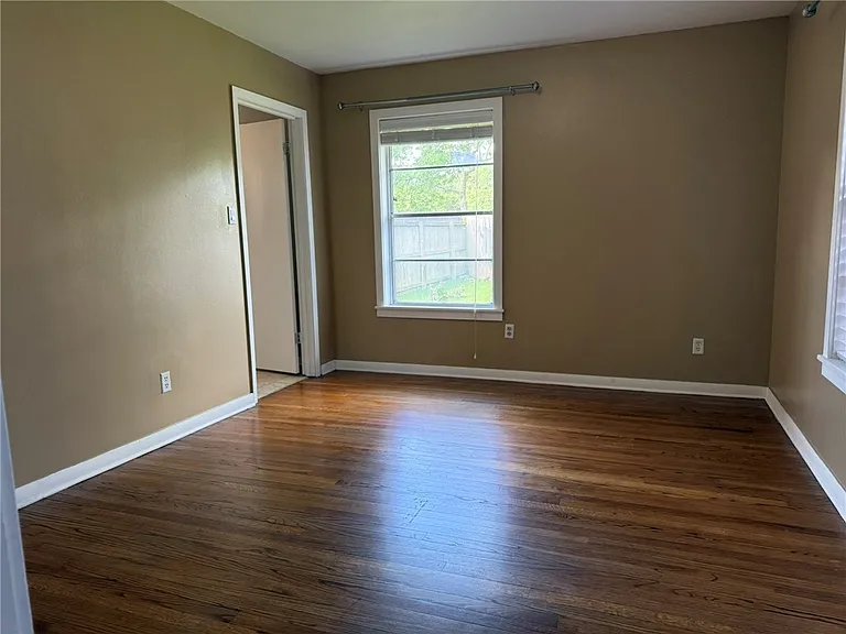 408 Brookside Dr W — Photo 11