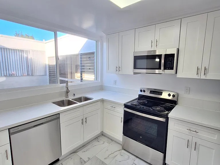 13907 Oxnard — Photo 15