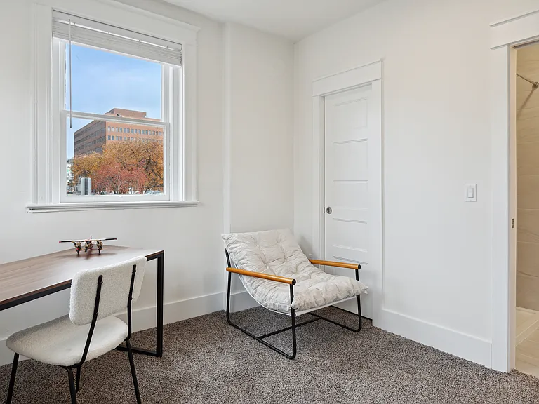 Lincoln Park Apartments — Photo 10