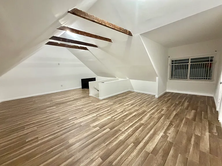 290 Woodbury Rd — Photo 30