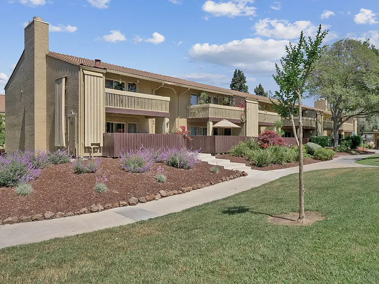 Summerwood Apartments — Photo 22