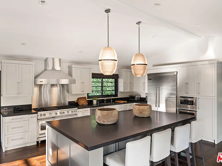 1443 N Doheny Dr — Photo 9