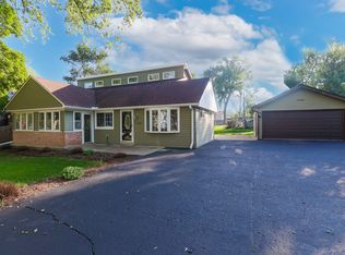 1027 N Clarendon Dr, Round Lake Beach, IL
