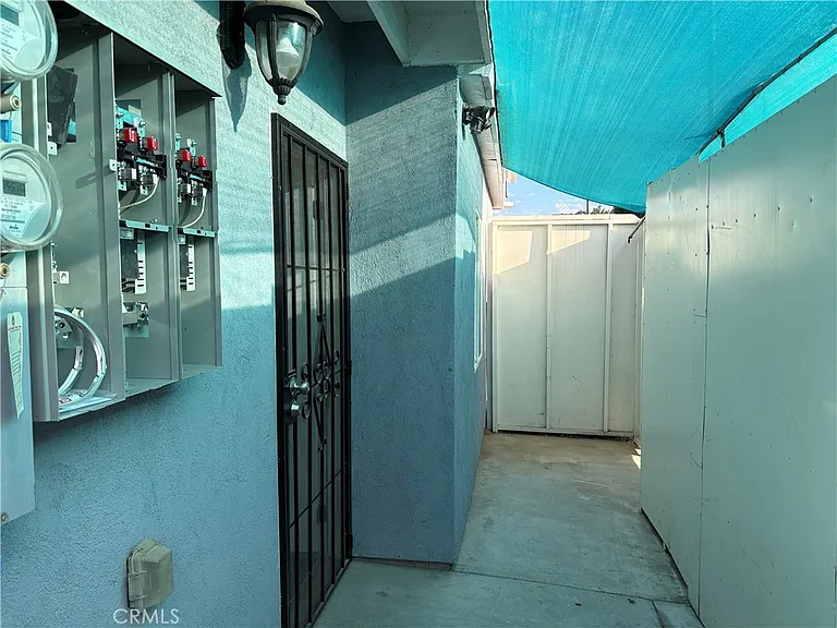 7501 1/2 Corbin Ave — Photo 16