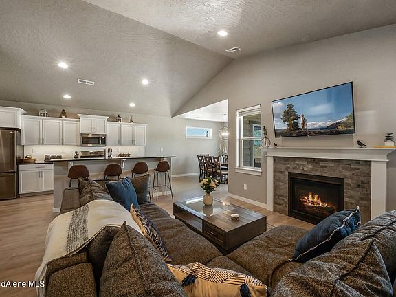 2nd image of 599 W Brundage Way
