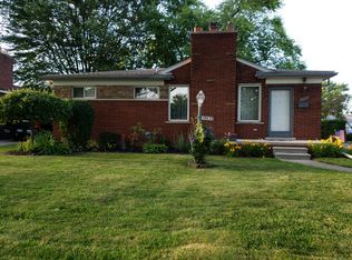 19825 Mauer St, Saint Clair Shores, MI 48080