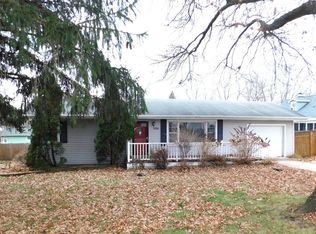 328 Farview Dr, North Aurora, IL 60542