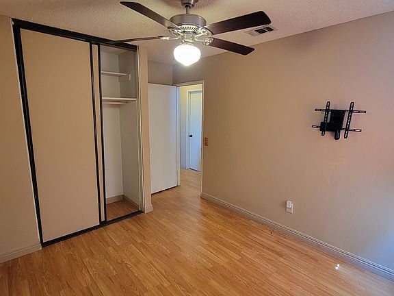 4th image of 134 Smoketree Dr