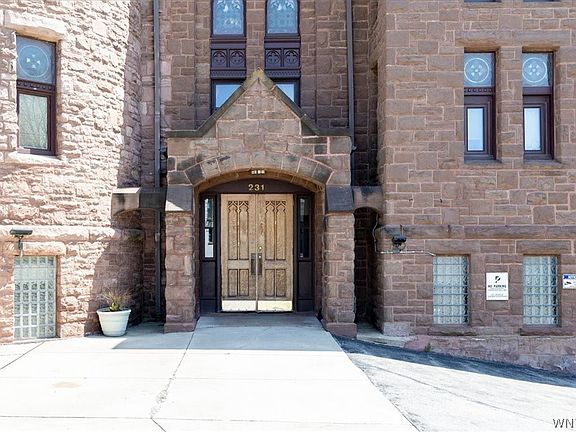 2nd image of 231 Richmond Ave APT 11