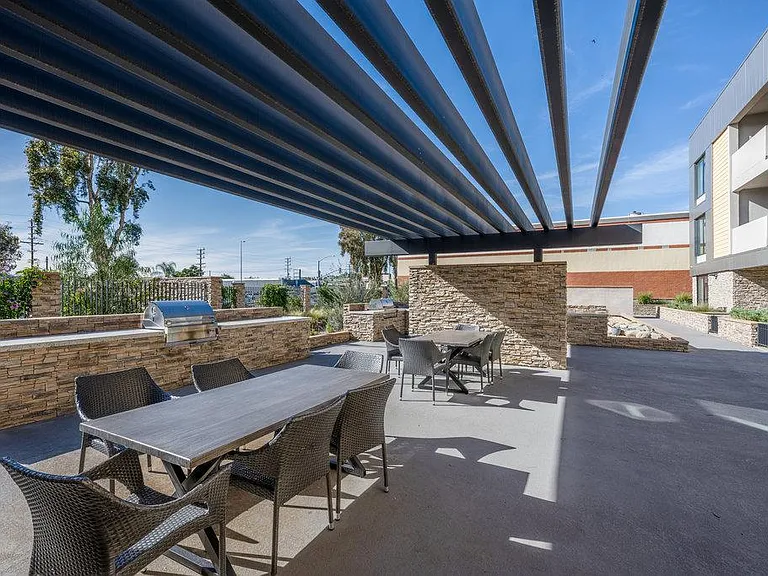 Glenoaks Residences — Photo 23