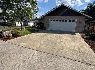 805 NW Cooke Ave, Grants Pass, OR