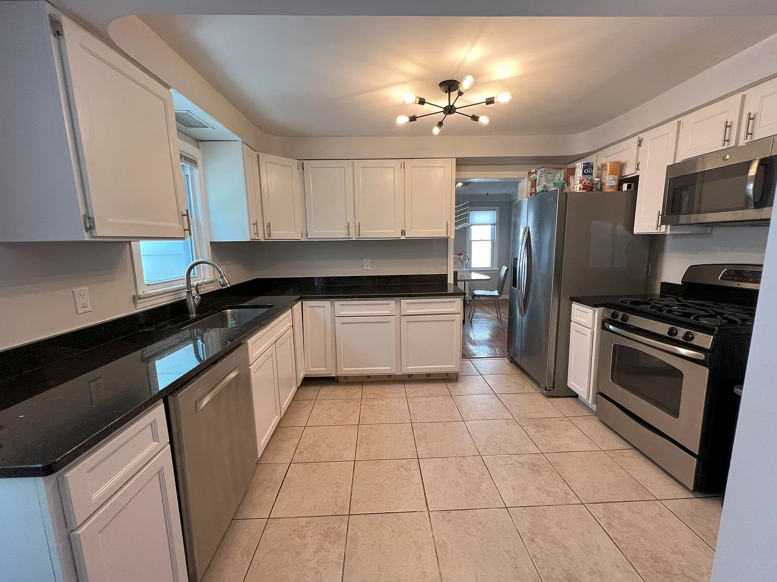 3 bed, 1.5 bath, 1789 sqft, $2,900 — Photo 1