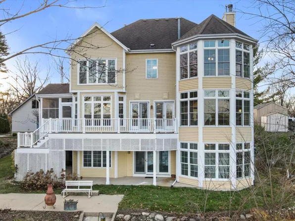 N8694 Wilmers Grove ROAD, East Troy, WI 53120