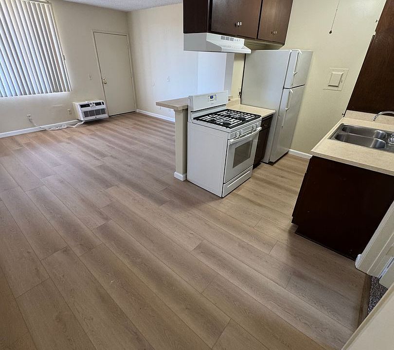 1st image of 18520 Prairie St APT 32