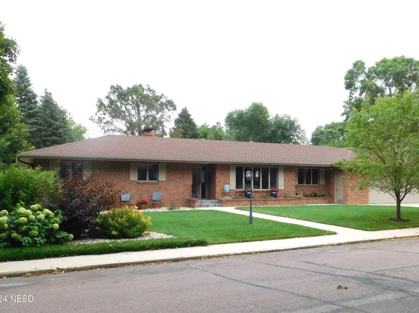 1116 4th St NW, Watertown, SD 57201