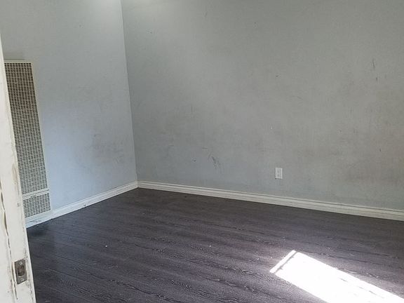 3rd image of 965 W Vernon Ave APT B