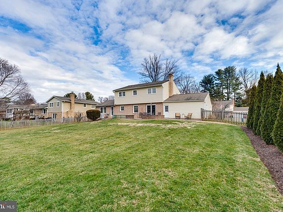 2nd image of 9923 Lindel Ln
